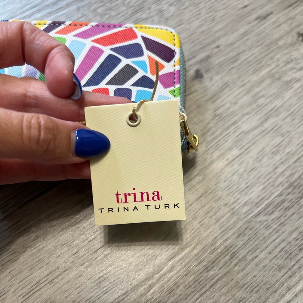 Trina Turk Multicolor Fan Pattern Wallet NWT - Picture 2 of 4